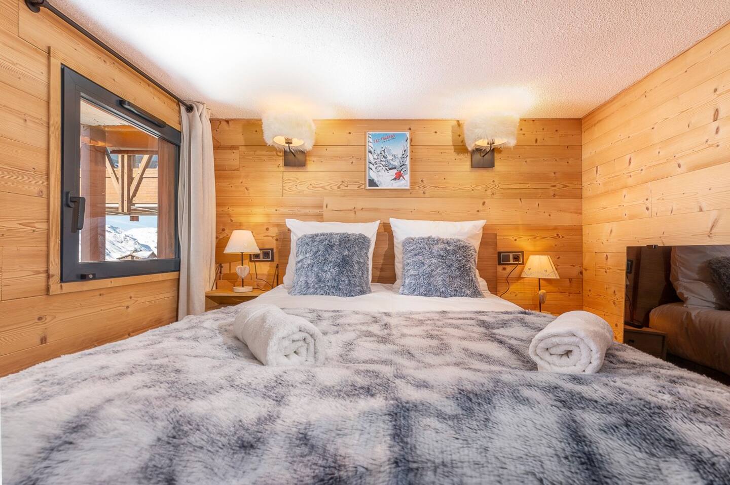 location-Valthorens-chambre-double-avec-vue-sur-montagne-2-570