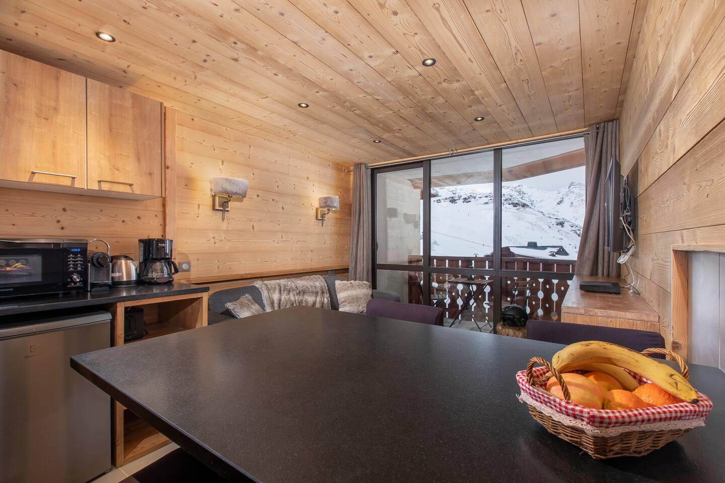 location-Valthorens-cuisine-vue-montagne-224