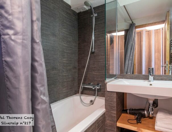 location-Valthorens-salle-de-bain-217