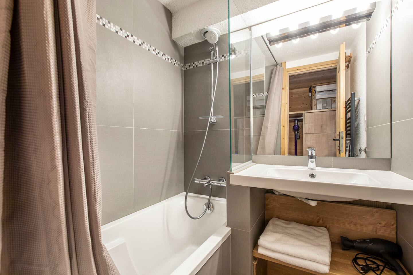 location-Valthorens-salle-de-bain-3-575