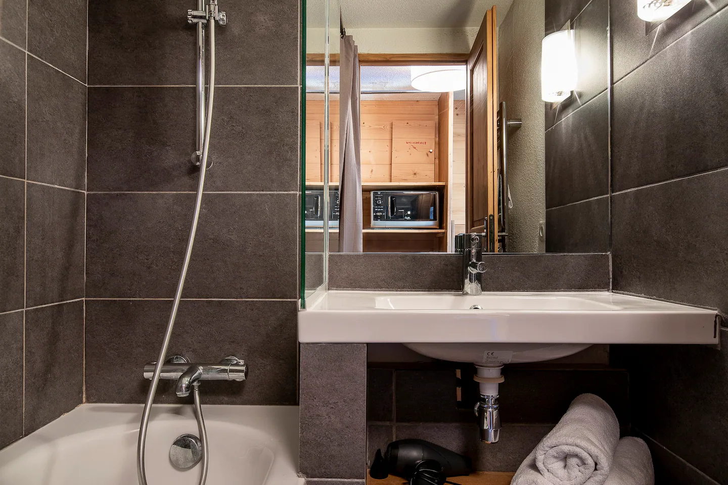 location-Valthorens-salle-de-bain-682