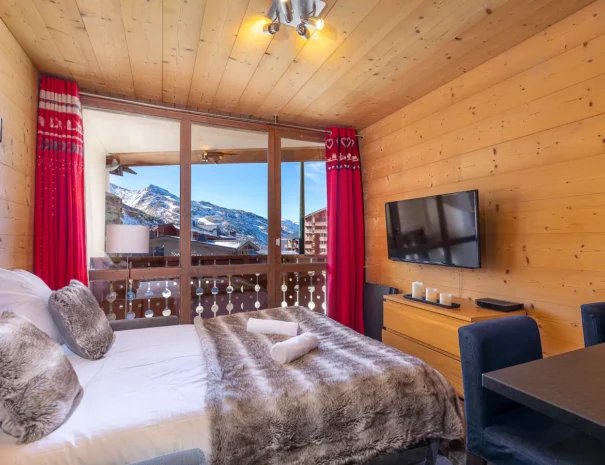 location-Valthorens-salon-canape-clic-clac-108