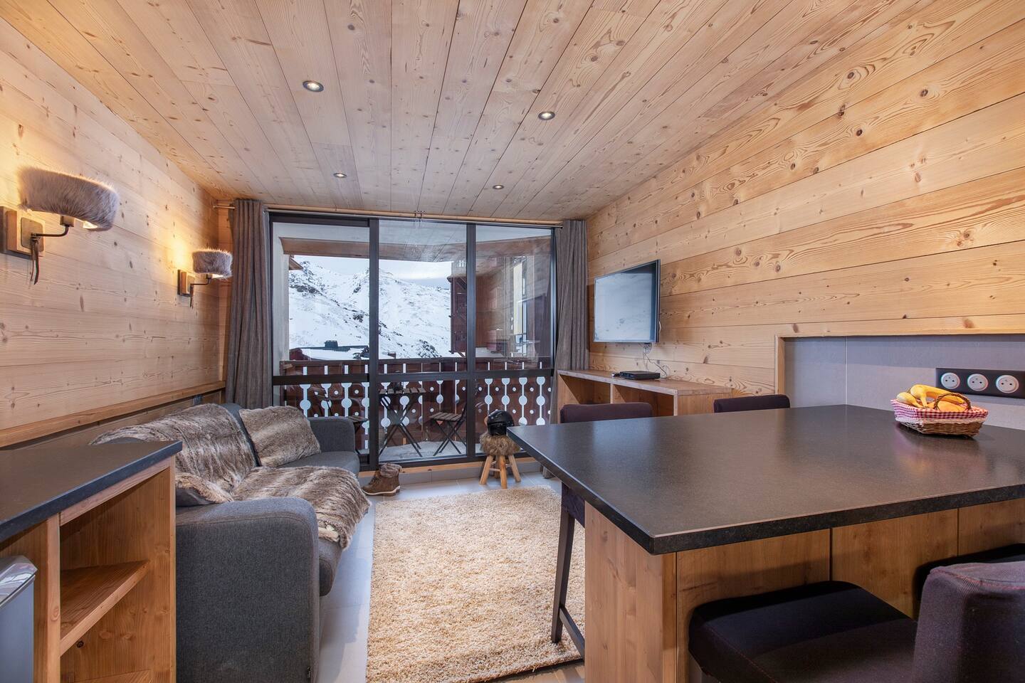 location-Valthorens-salon-cuisine-vue-montagne-224