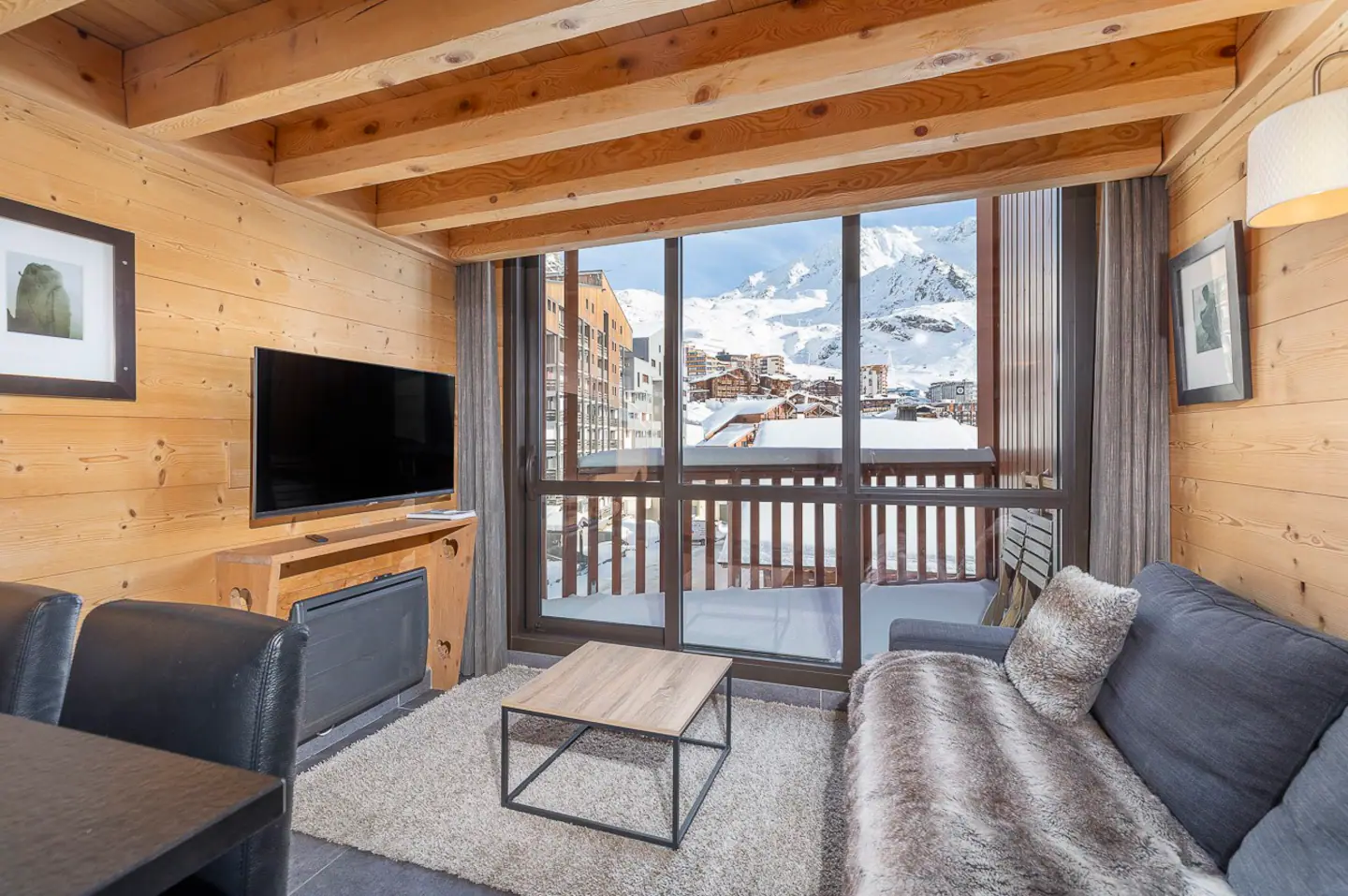 location-Valthorens-vue-du-salon-3-682