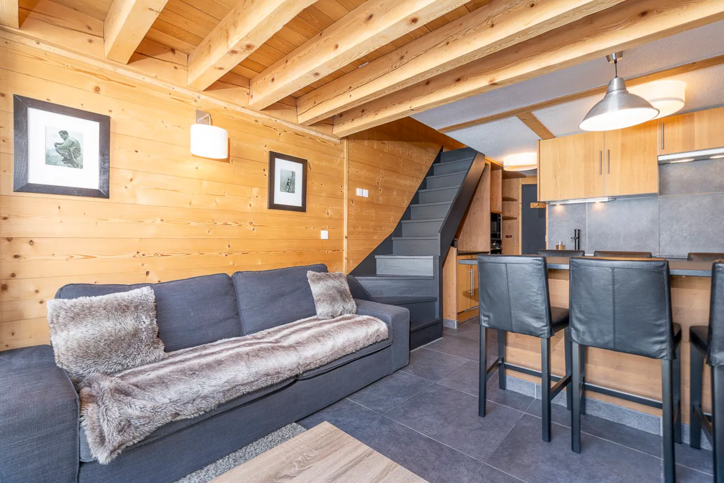 location-Valthorens-vue-du-salon-canape-681