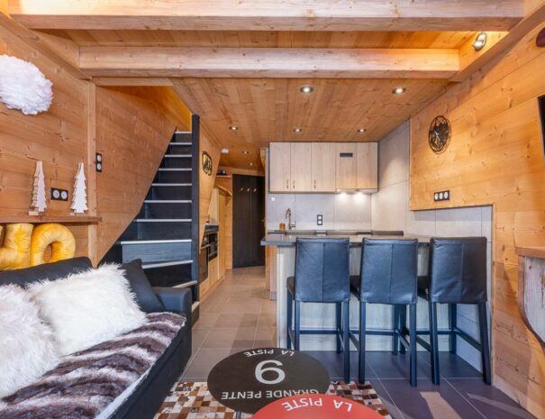 location-Valthorens-vue-du-salon-sur-cuisine-2-003