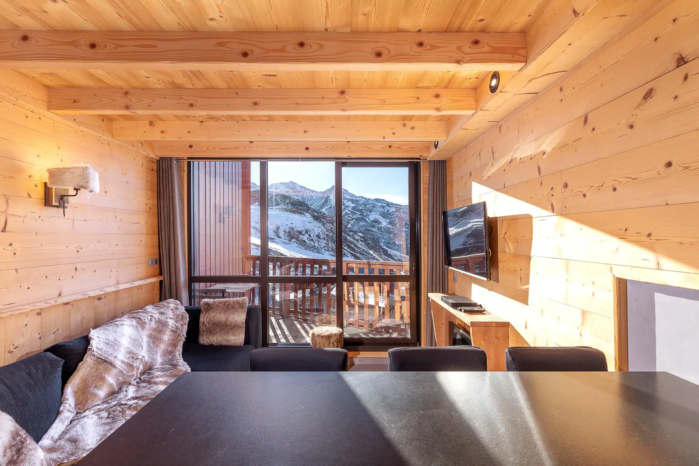 location-Valthorens-vue-du-salon-sur-piste-3-456