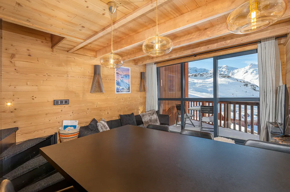 location-Valthorens-vue-du-salon-sur-piste-570