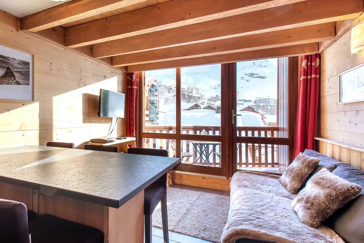 location-Valthorens-vue-du-salon-sur-piste-682