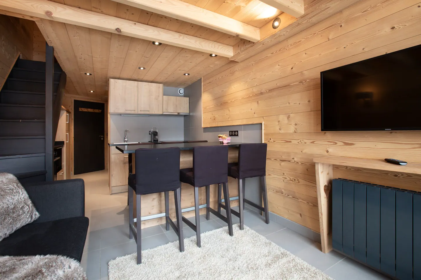 location-Valthorens-vue-salon-cuisine-328